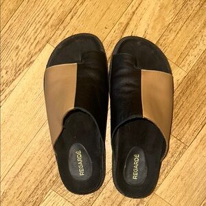 Regardé Black and Tan Slides
